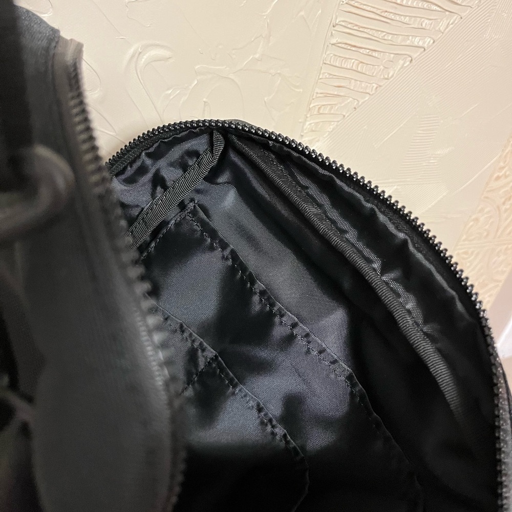 Like new black Spyder messenger cross body iPad nylon bag adjustable strap - Picture 13 of 15